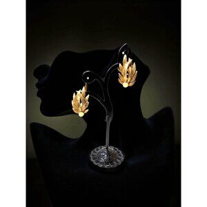 Vintage 1940s-50s BSK Gold Tone Pearl Feather Design Clip on Earrings